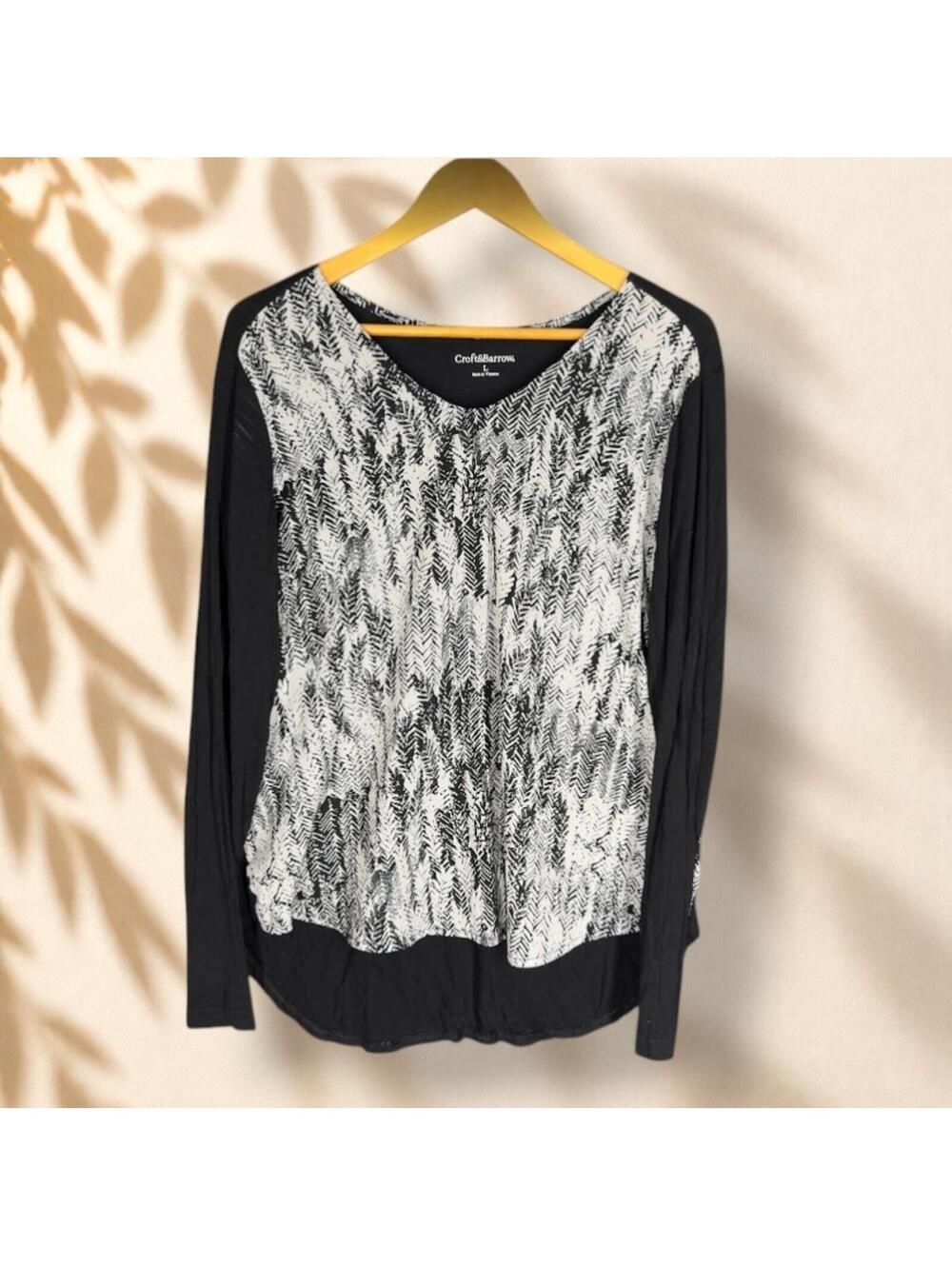 Croft & Barrow T-Shirt Women L Large Black Geometric Long Sleeve V-Neck Casual